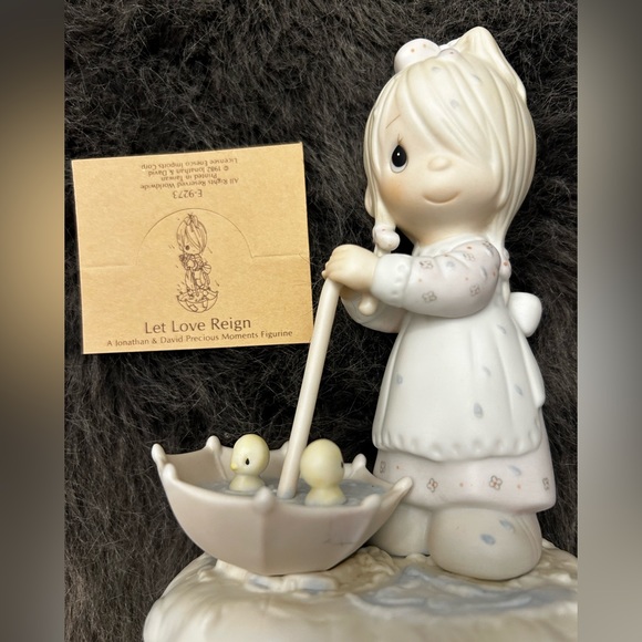 Precious Moments Girl w/ Umbrella and Chicks “Let Love Reign” 1982 - Picture 2 of 10